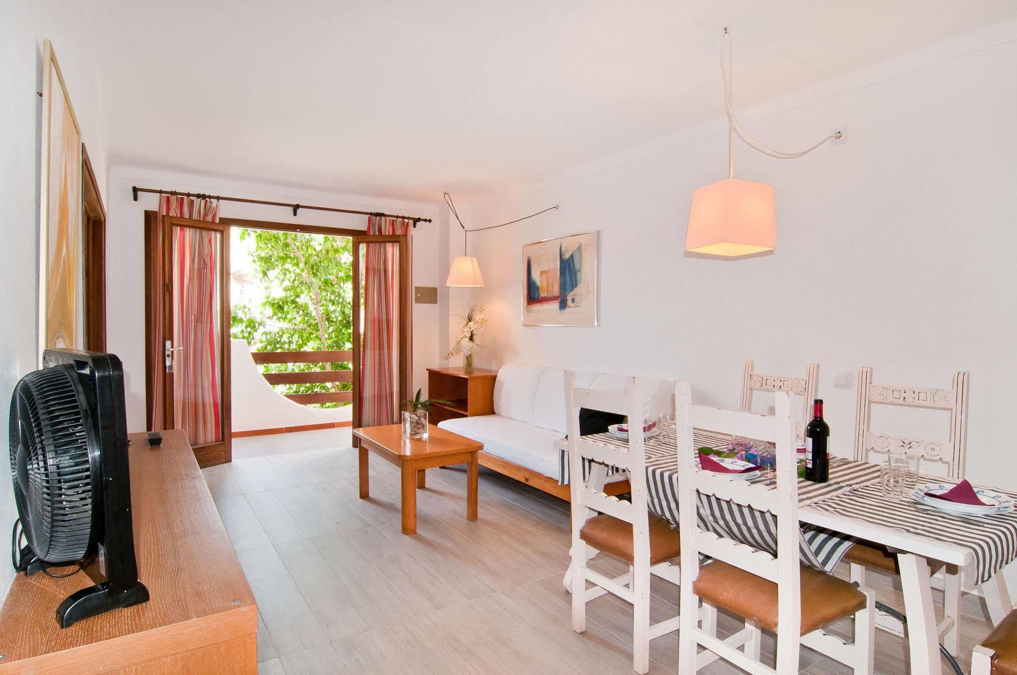 Apartamentos Estanques Colonia de Sant Jordi Exterior foto