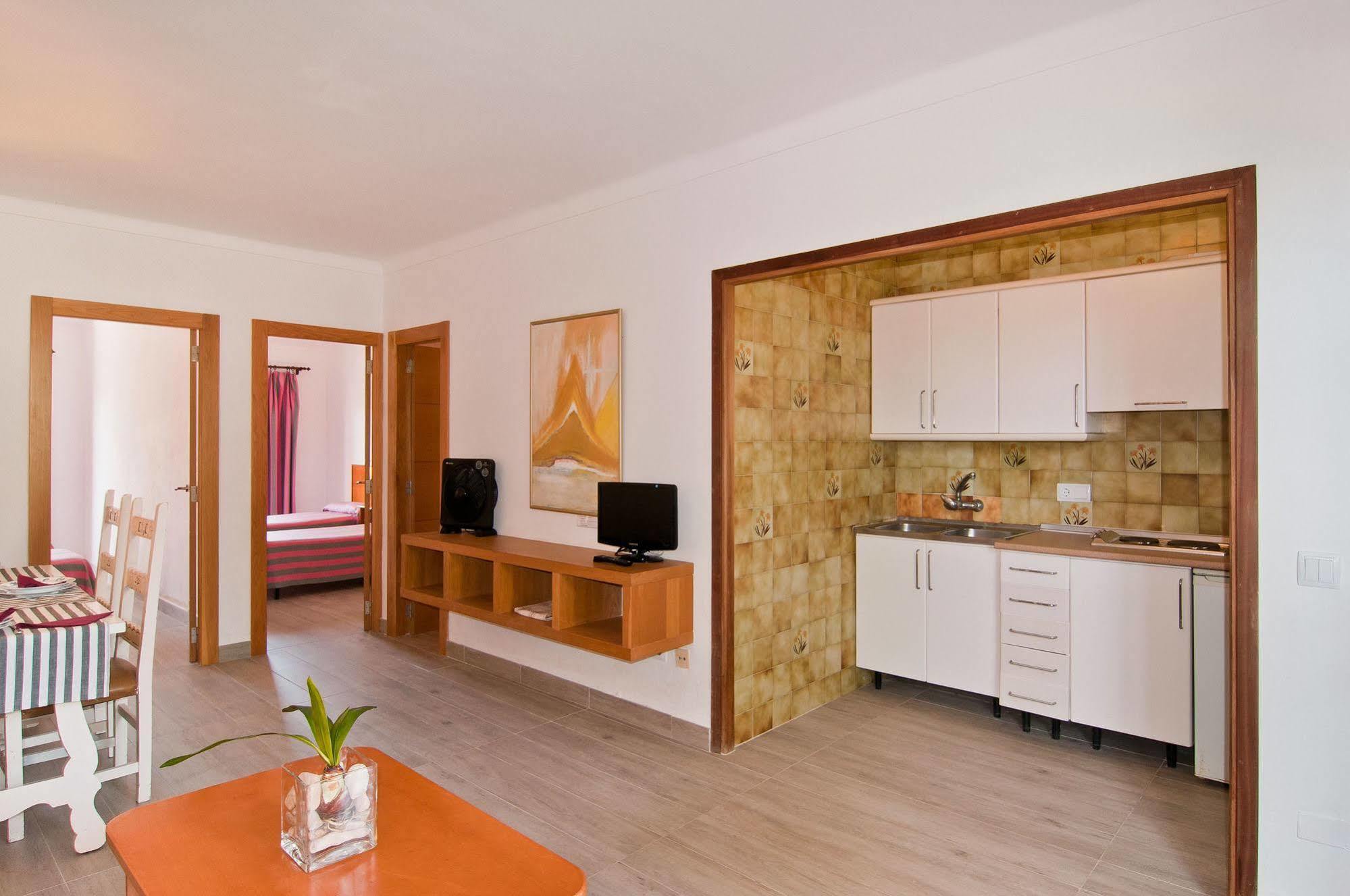 Apartamentos Estanques Colonia de Sant Jordi Exterior foto