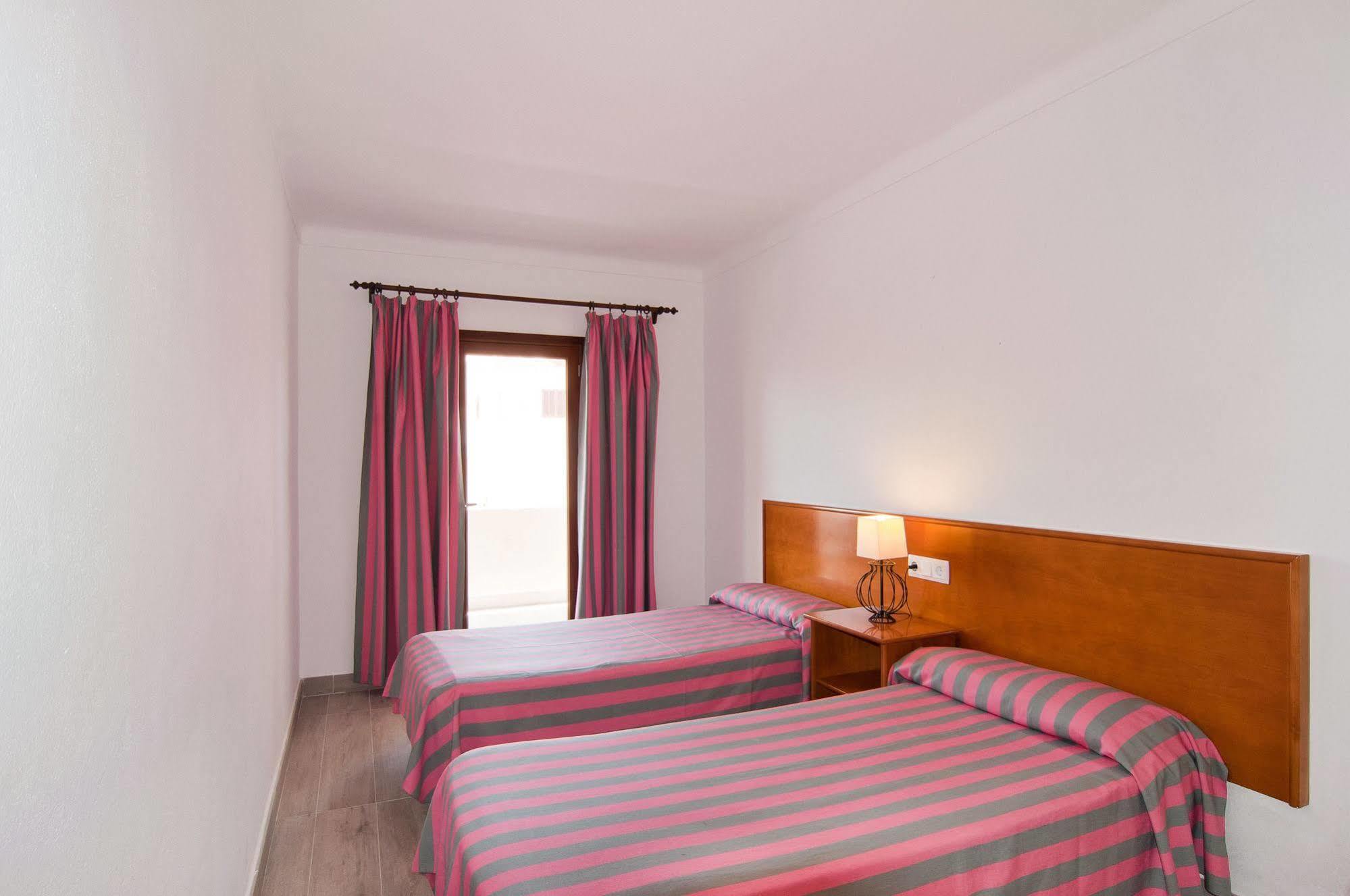 Apartamentos Estanques Colonia de Sant Jordi Exterior foto